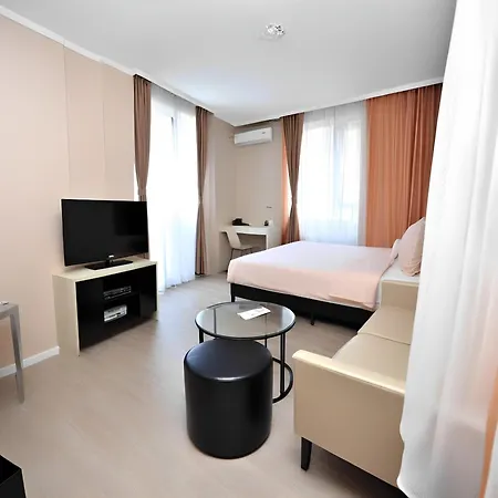Esr Hotel Eskiomerler