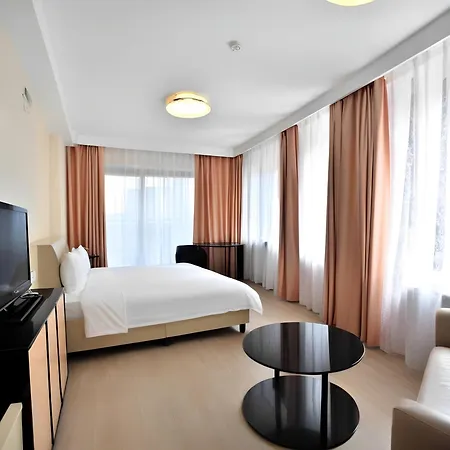 Esr Hotel *